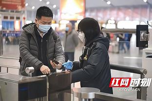 Các bảo vệ hùng hổ đánh công nhân.
